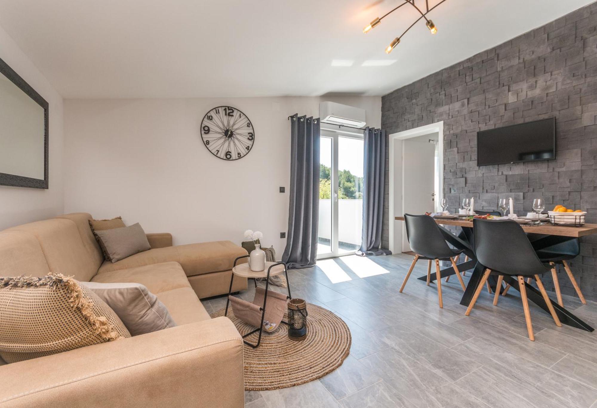 Marilu Luxury Apartments Drage Room photo