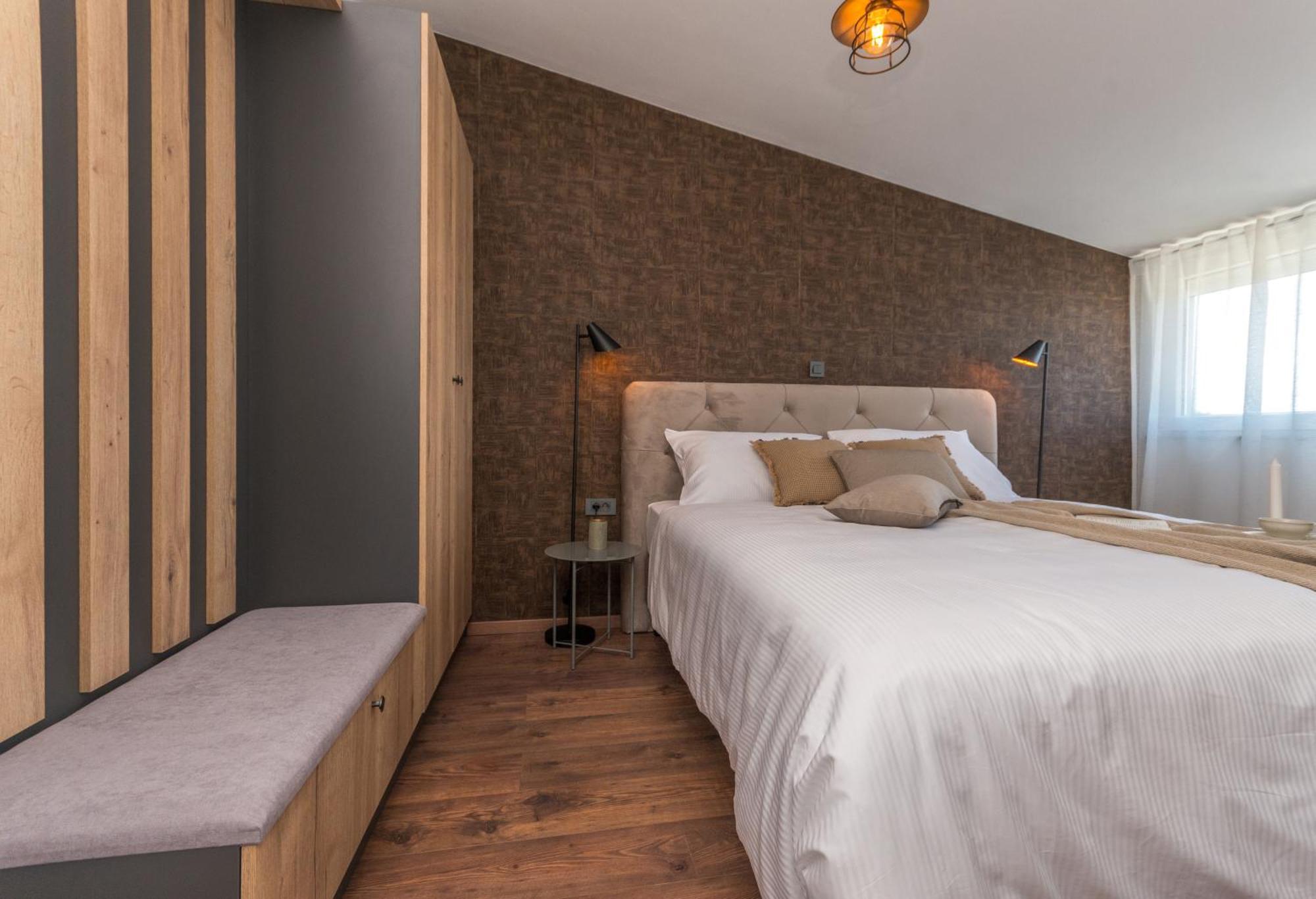 Marilu Luxury Apartments Drage Room photo